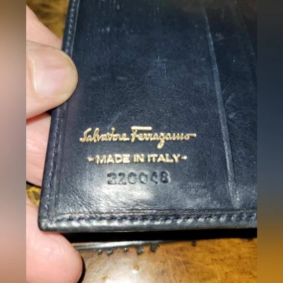 Salvatore Ferragamo black trifold wallet - Picture 2 of 7